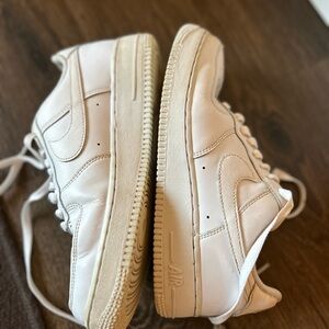 NIKE AIR FORCE 1 WOMENS SIZE 9